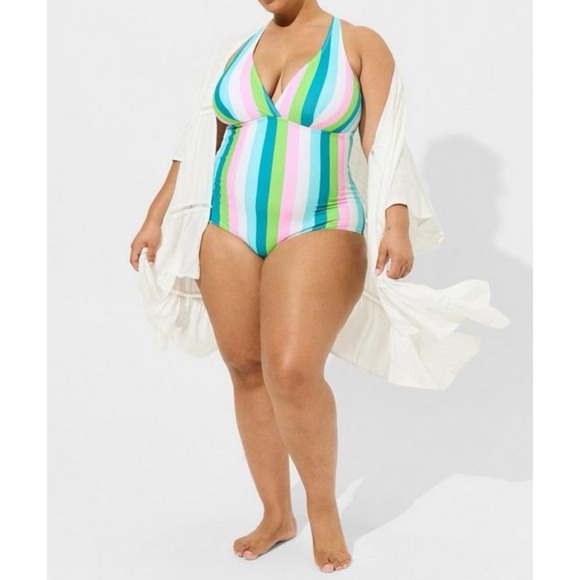 ๐ Striped Wireless Triangle One Piece Swimsuit 3 3X 22 24 NWT Torrid New! - Picture 2 of 8